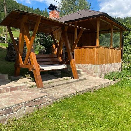 Underhills House Lejlighed Yaremche Eksteriør billede